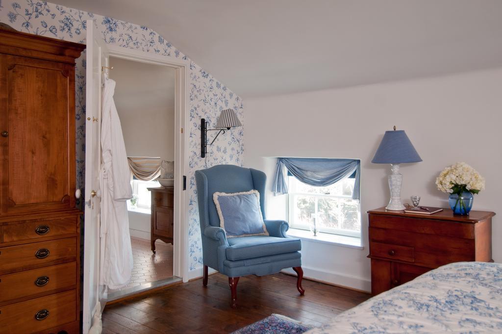 Wayside Inn Bed And Breakfast Ellicott City Exterior photo